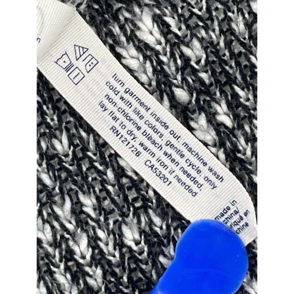 Aeropostale Women's Long Sleeve Gray Drape Front Knit Sweater Size Medium - Picture 10 of 13